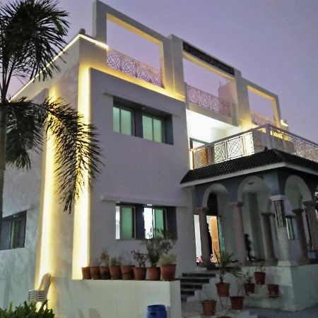 Royal Club & Resort Ahmedabad Exterior foto